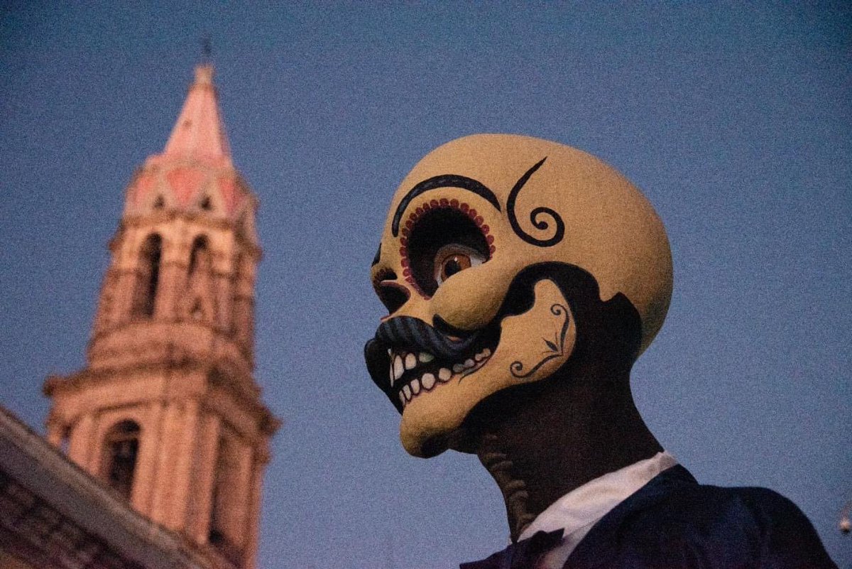 TereJimenezE's tweet photo. RECORRIDO DE GIGANTES EN EL CENTRO HISTÓRICO DE AGUASCALIENTES 

¿Ya viste los Gigantes recorriendo el centro de la ciudad? No te pierdas todas las actividades del Festival Cultural de Calaveras 2022 #ViveLaCatrina.

#ElGiganteDeMéxico https://t.co/bBwwLgiNAU