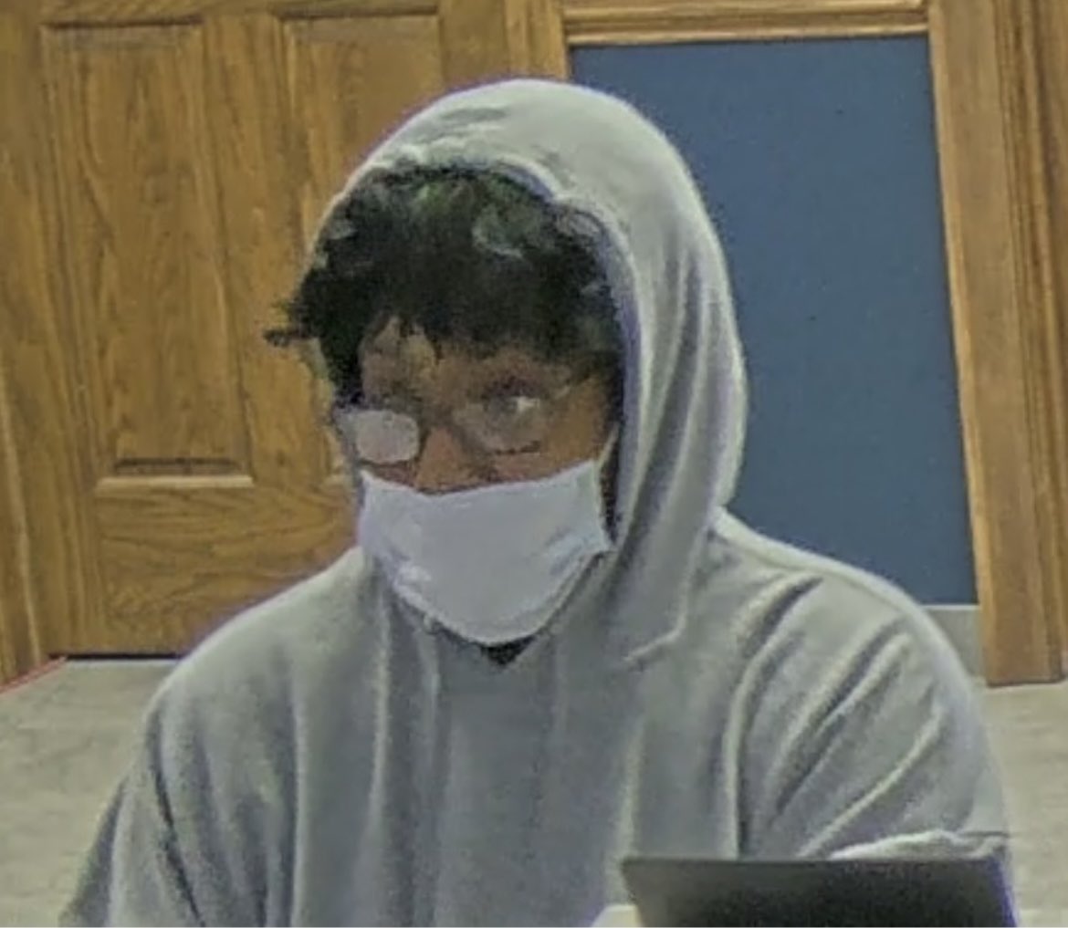 PSPTroopHPIO's tweet image. MERCERSBURG, FRANKLIN COUNTY:  bank robbery. Please share. Anyone with information call PSP Chambersburg at 717-264-5161