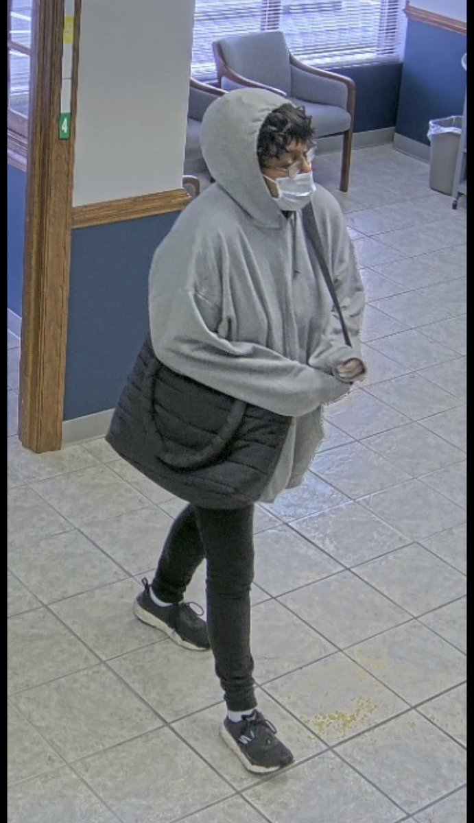 PSPTroopHPIO's tweet image. MERCERSBURG, FRANKLIN COUNTY:  bank robbery. Please share. Anyone with information call PSP Chambersburg at 717-264-5161