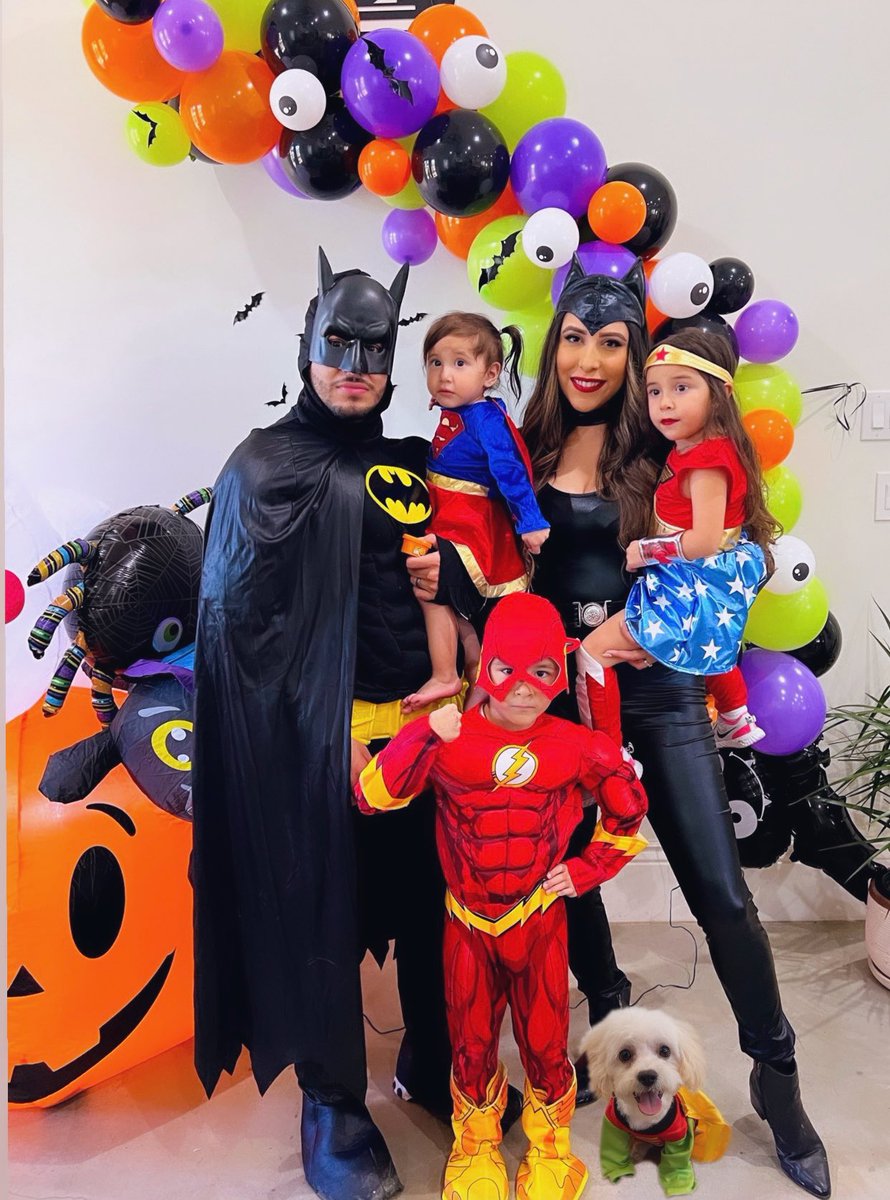 abbygrimaldo_'s tweet photo. Halloween weekend. 🐈‍⬛🎃 https://t.co/2A03xRsCR8