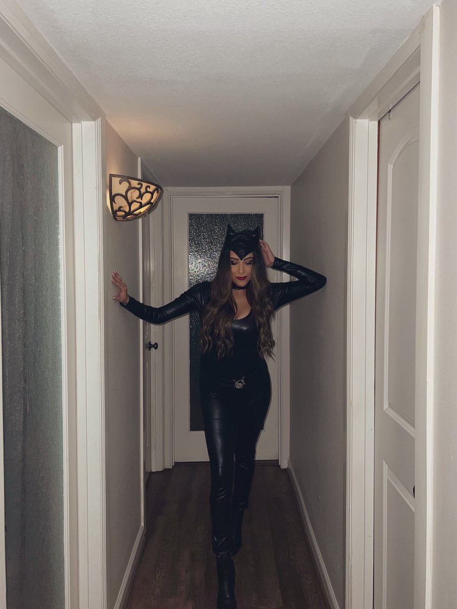 abbygrimaldo_'s tweet photo. Halloween weekend. 🐈‍⬛🎃 https://t.co/2A03xRsCR8
