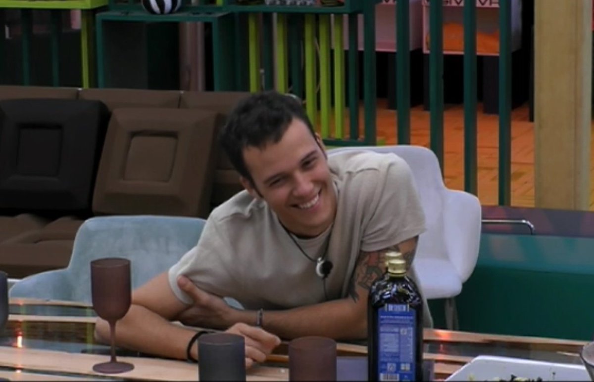 commentacose's tweet photo. "Secondo me sono stato adottato, i miei fratelli me lo dicevano sempre, che ero stato adottato dal Sudamerica e il mio nome in realtà era Eduardo Sanchez Garcia" 
💀💀💀
#Donnalisi #GFVIP https://t.co/XqiEuwoKsn