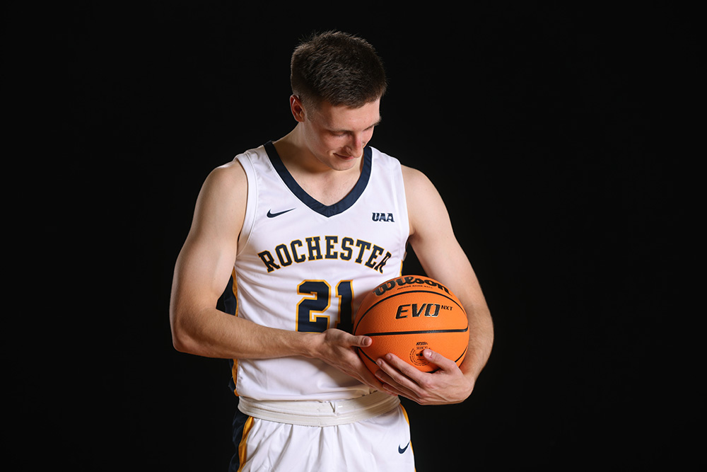 I am one with the 🏀 and the 🏀 is with me...I am one with the 🏀 and the 🏀 is with me...I am one with the 🏀 and the 🏀 is with me...

T-6️⃣ Days till <a href="/URMensHoops/">UR Men's Basketball</a> 🗣️ GAMEDAY!!!

#GoJackets // #d3mbb
