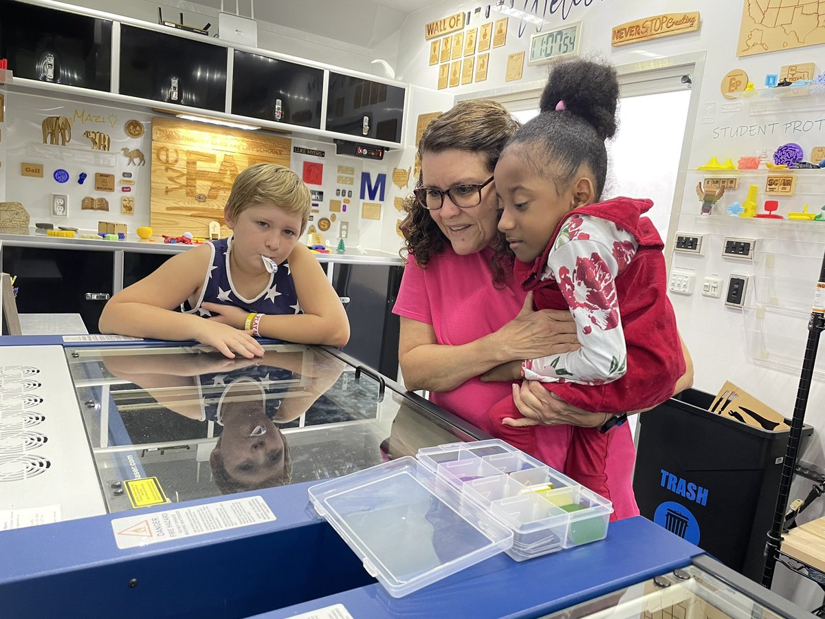 WEstemLADY's tweet image. Royalview 5th graders got to work on our @EpilogLaser to engrave custom dog tags. @wefabmobile @WESchools @mrslegerski @RoadrunnerROCKS #fablab #mobilefablab #digitalfabrication