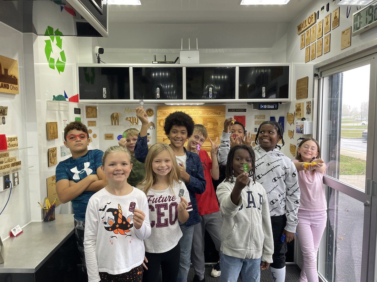 WEstemLADY's tweet image. Royalview 5th graders got to work on our @EpilogLaser to engrave custom dog tags. @wefabmobile @WESchools @mrslegerski @RoadrunnerROCKS #fablab #mobilefablab #digitalfabrication