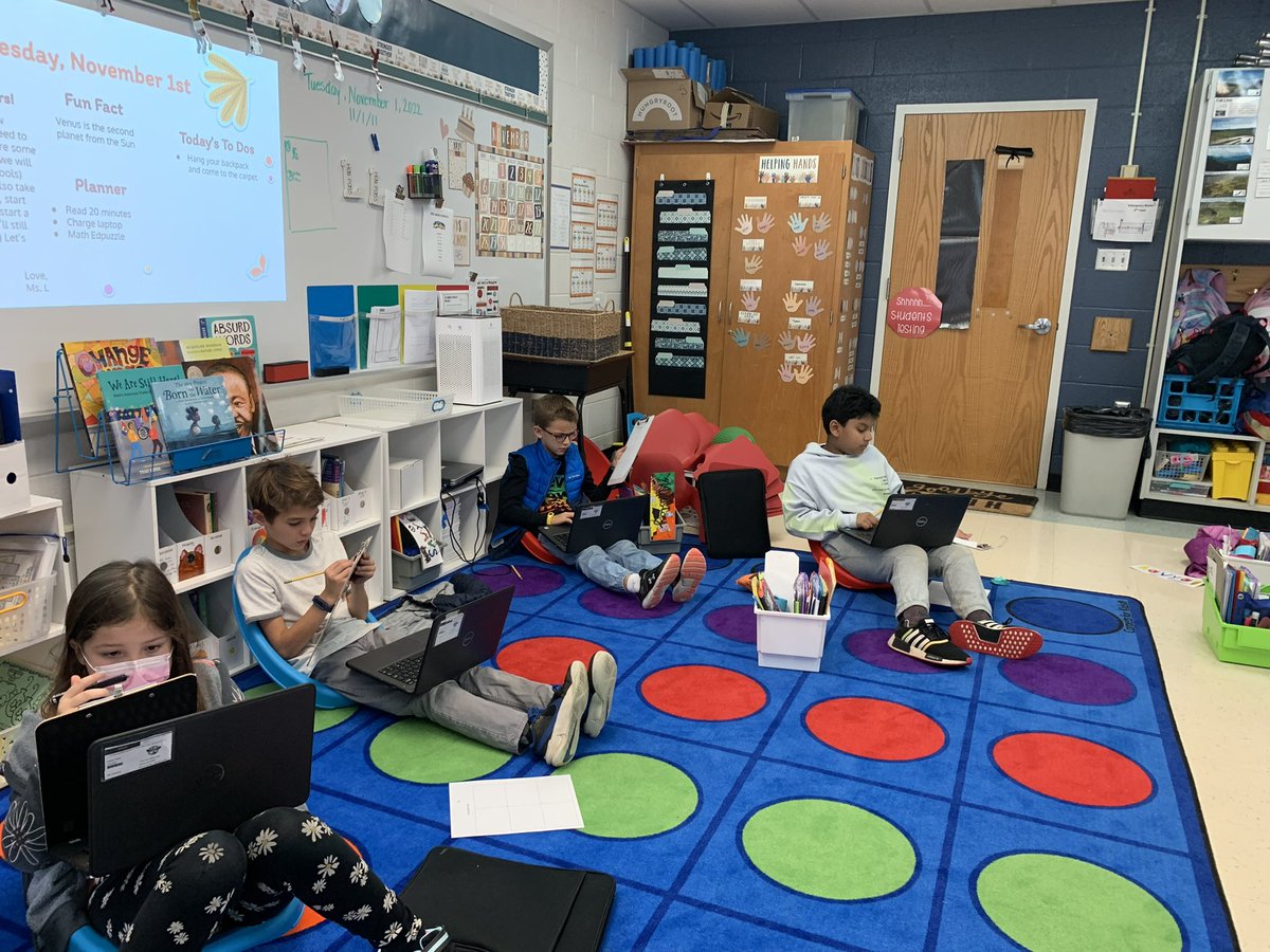 Westbriar_AAP's tweet image. 4th graders enjoy their flexible seating options!

#flexibleseating #comfortablework #4thGrade
