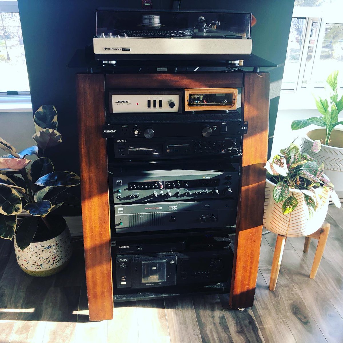 emmacvetkovski's tweet photo. Rad new DAC on Deck
Muchas Gracias 🔥
@geshelli_labs #J2 #Geshelli https://t.co/Kp64hK8Y21