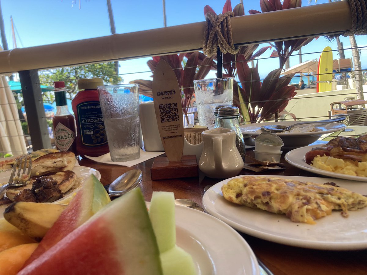 Helluva way to start my day!!! #DukesWaikiki