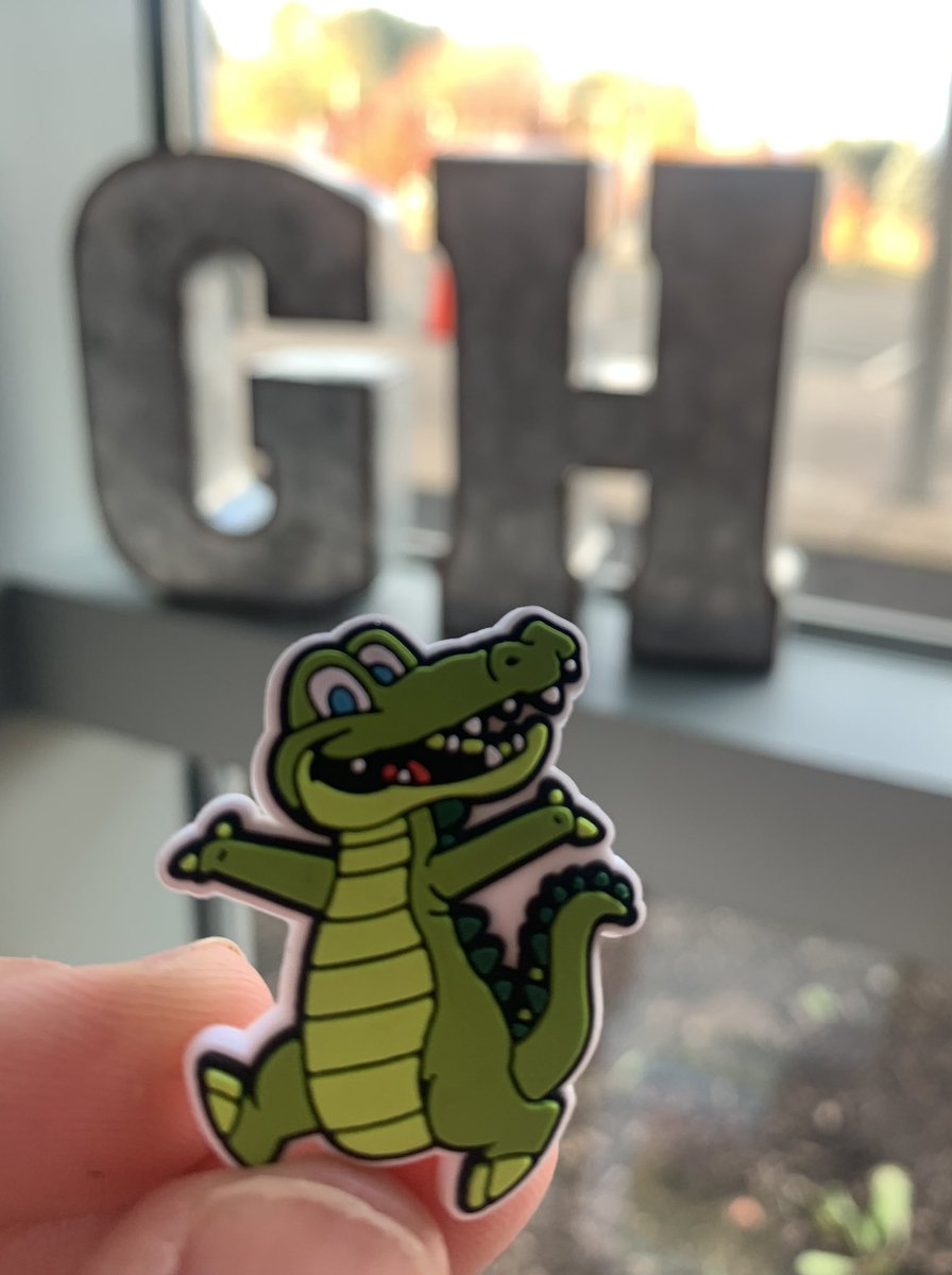 erikakoz's tweet photo. Whatโs the next big thing in Greene-Hills SHARP swag? Sharpie charms for our @Crocs! Thank you, Principal Gomes and Mr. Grant for sharing this awesome find! ๐๐๐#RockYourCrocs #Jibbits #Crocs #GHGators #GatorPride @GHillsGators @BristolCTSchool @PrincipalGomes @TerryGrantGH https://t.co/HXVWozAecR