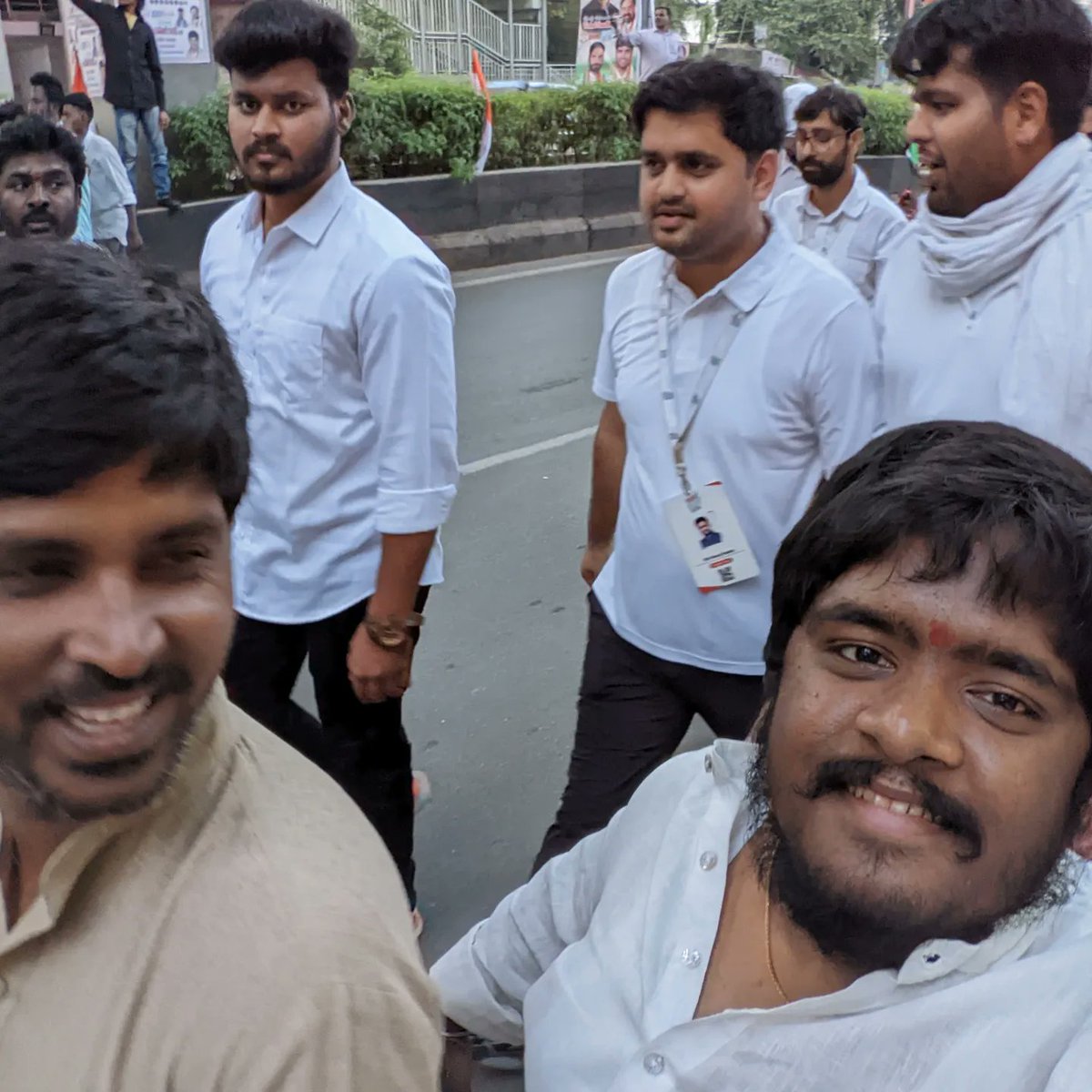 aakashvarma112's tweet photo. Few Glimpses of Bharat Jodo Yatra.
@INCIndia joint Secretary @Allavaru ji
@nsui National President @Neerajkundan ji
@TelanganaPMC President @SunithaRao_M ji
#BharatJodaYatra
@RahulGandhi @revanth_anumula @BhattiCLP @Allavaru @Neerajkundan @IYC @nsui @SunithaRao_M @VenkatBalmoor https://t.co/u72yFcbnVy