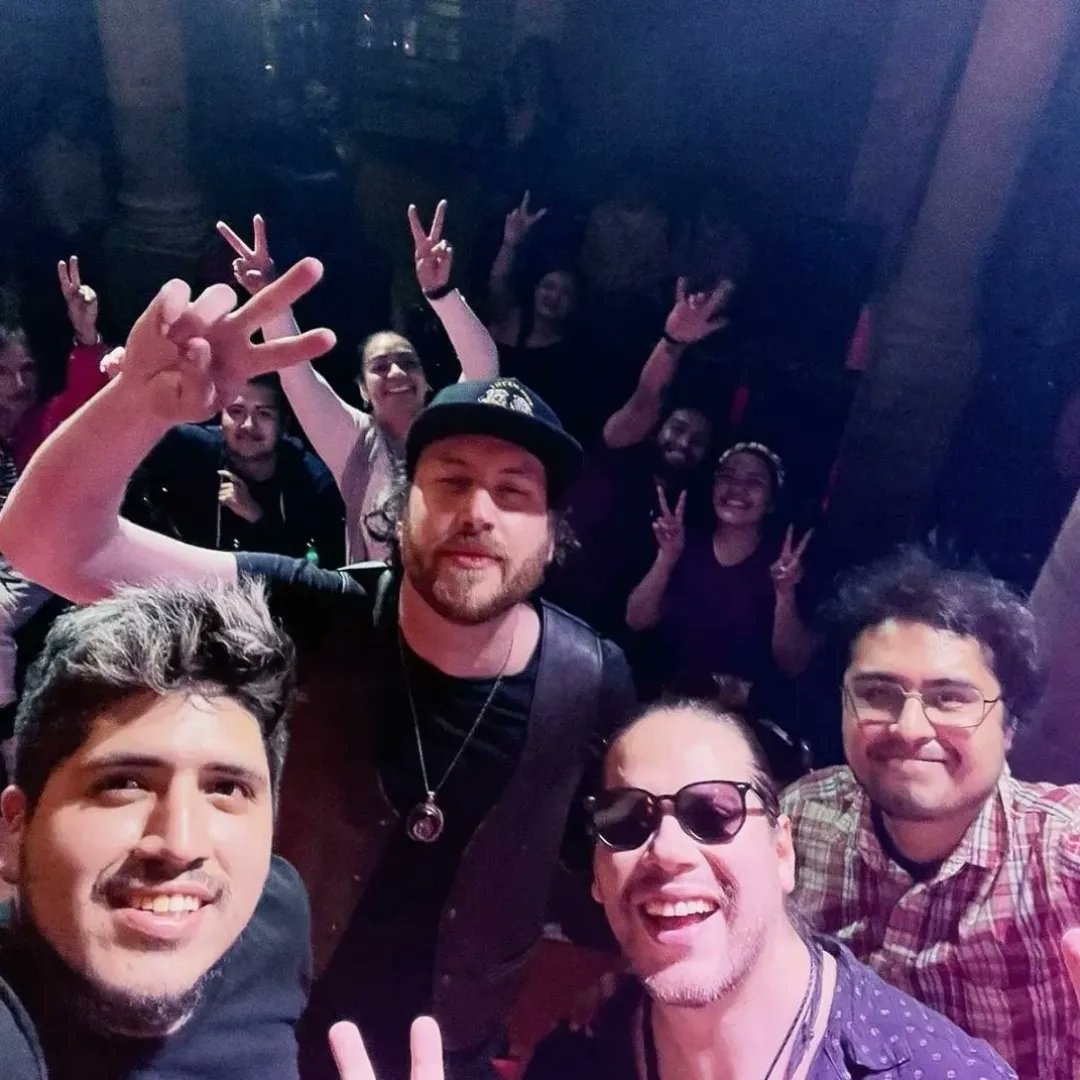 CdkEscena's tweet photo. ¡@galateamusica cautivó al público de Guanajuato en el Foro W! Increíble concierto en tributo a Alfredo Jiménez 🎸🎶🤘

#Galatea #FIC50 #Teatro #Música #Rock #Music https://t.co/yOObRxSk7V