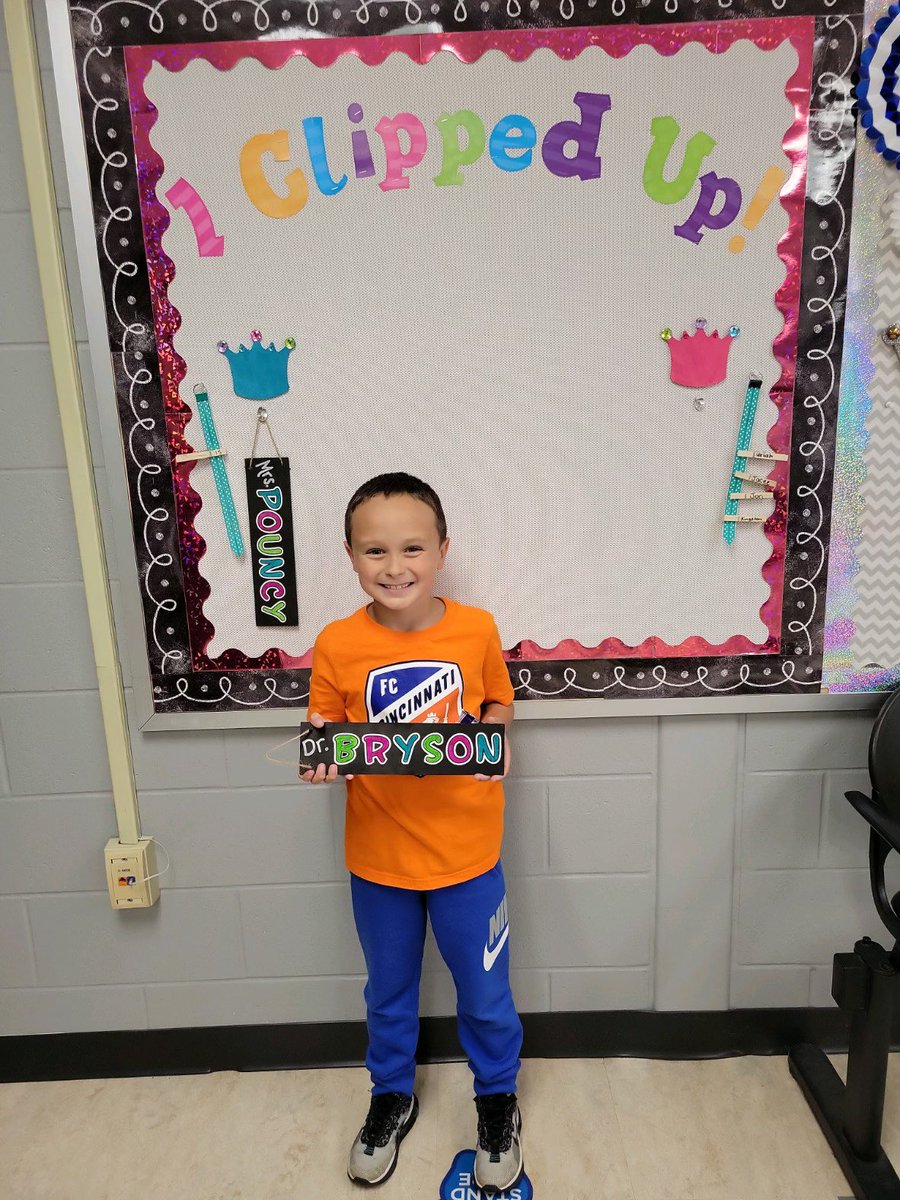 DrBryson23's tweet photo. Way to go Rockstar! Clipping up to the AP! Outstanding behavior! 👏🏼💙👑🌟📎 @SummitViewAcad https://t.co/21jxaxxMsD