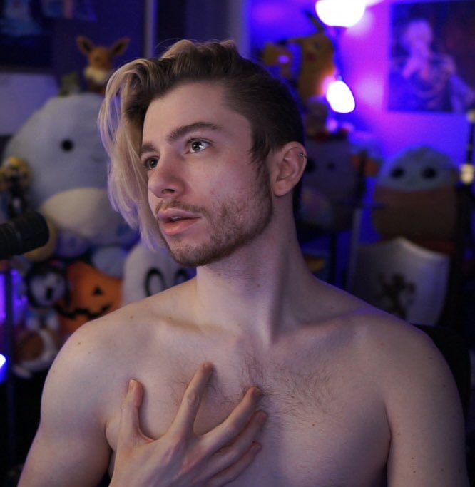 Shallelujah on Twitter: "I think I’m getting better at posing! Full pic