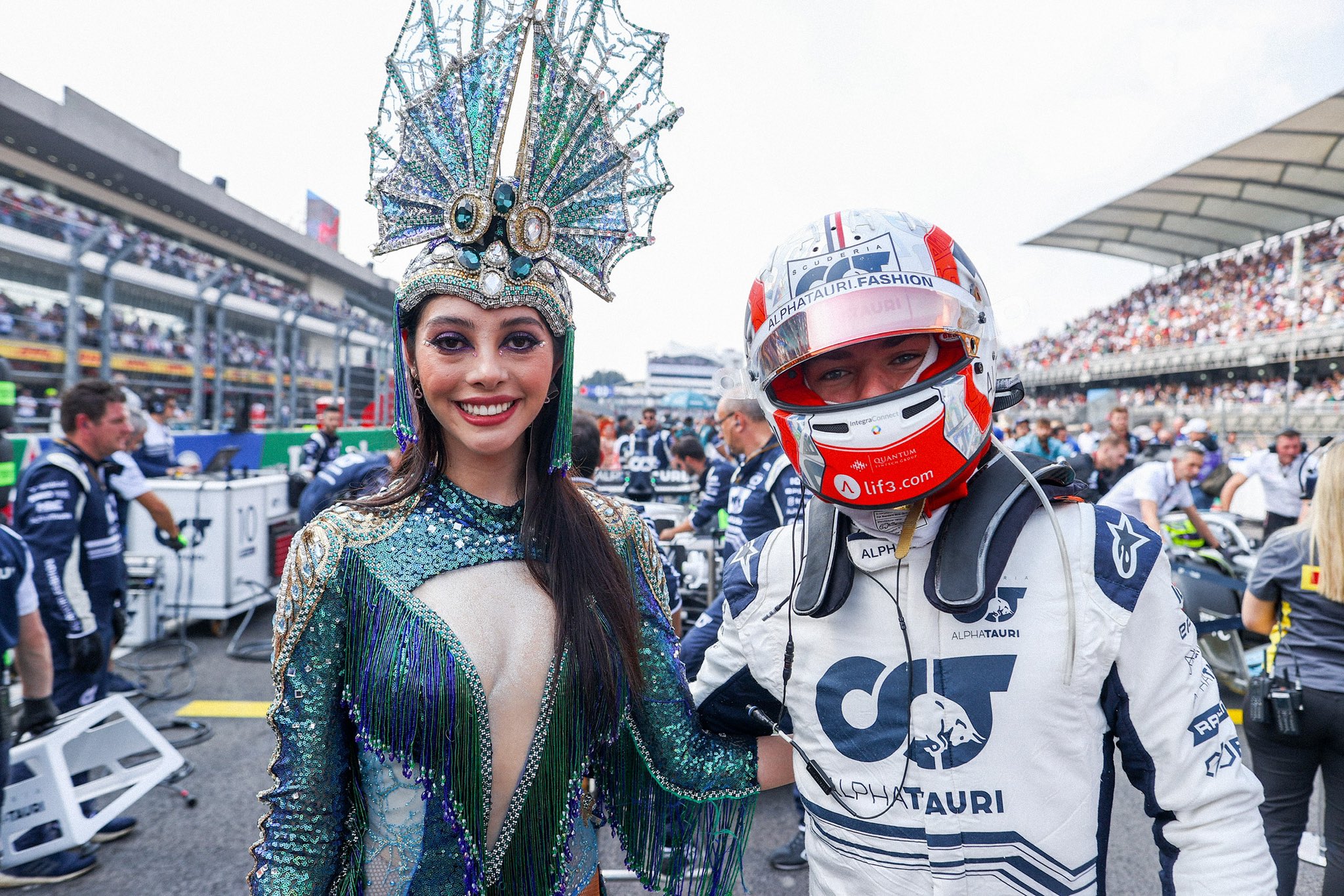 grid girls  / X