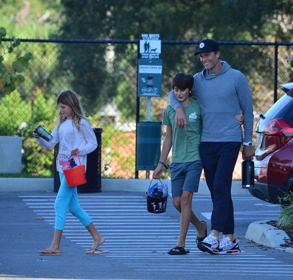 Gisele Bündchen Daily ⭐️ on Twitter: "📷| Tom Brady, Benjamin and Vivian in Florida (October 2022) https://t.co/t72ApEbals" / Twitter