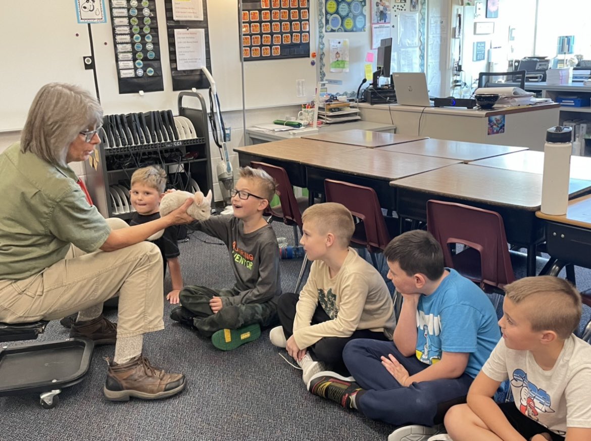 mrskhantz's tweet photo. So much fun with Science Alice! @SLCSSalem https://t.co/sh7VzPkqRX