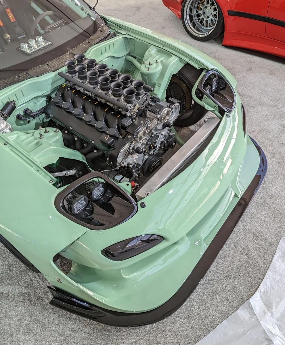 Wild LTO x Kingdom Carbon widebody FD RX-7 on Fifteen52 Bergmeister. With a work in progress M120 V12.
#mazdafitment #SEMA2022