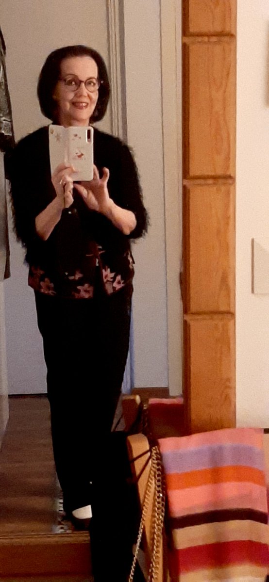 MaipuMaire's tweet photo. @annelitiainen1 SAMAA MIELTÄ
Anneli👏🏼💡🔦📲n #taskulamppu👍🏼 #marraskuu'n pimeällä😃🍂 Toimii näppärästi ja lähes aina lähellä👋🏼ä
#Selfien📲 otto on mielestäni HANKALAA😏@IrmeliKaija @TiinaAiraksinen
@AnnukkaMeronen @jniemi37 @JP_Latti @kallio2017 @MaijaIsokorpi @SeijaHam https://t.co/9ehWhiCbJZ