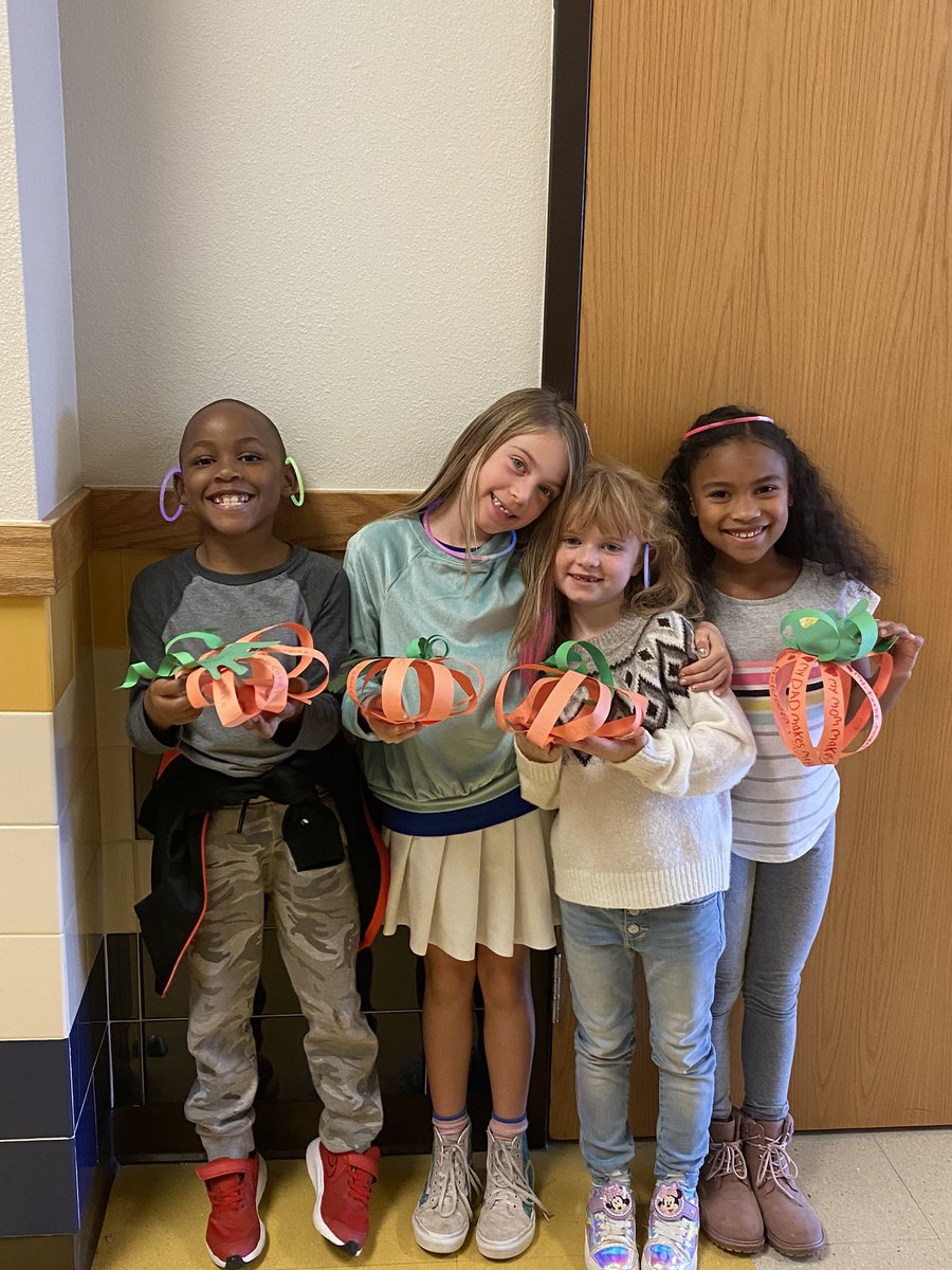 We made Happiness Pumpkins yesterday to go along with our Happiness Journaling.  Each strip of paper had something they drew or wrote that makes them happy. The kids loved it. #FISDmadetoshine  <a href="/1stSonntag/">SE_1stgrade</a> <a href="/SonntagElem/">Sonntag Elementary</a> <a href="/CounselorTravis/">Ana Travis</a>