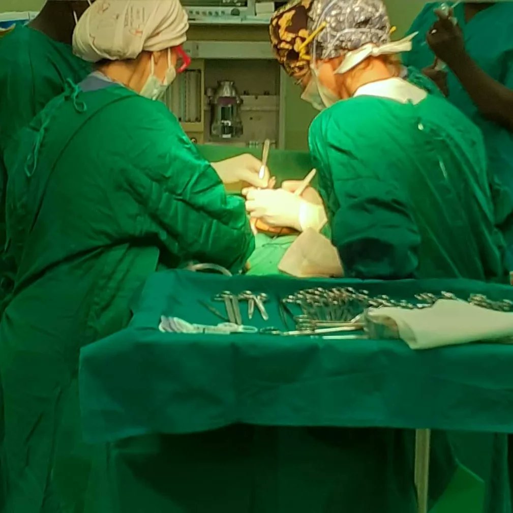 AscaOnlus's tweet photo. Douala_ Camerun Mission 3: Dopo  i  preparativi  di  organizzazione  della  Sala  Operatoria  e  la  compilazione  della  lista  operatoria  avvenuta  nella  giornata  di ieri,  oggi  inizia  l’attività  chirurgica. 

https://t.co/kMFmGI6AGD https://t.co/OvlfMy1cw1