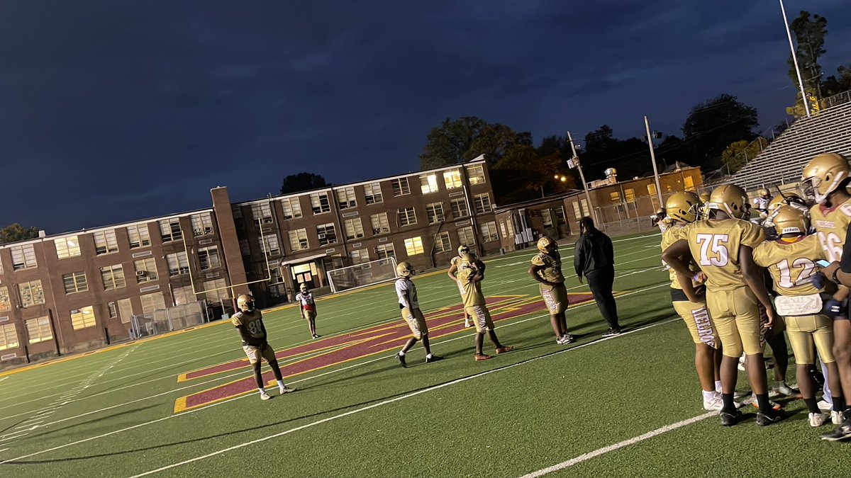 CoachHurt901's tweet image. Late Work in the mound @CoachBobo_1 @EntirelyTOoTaLL @fa1980sho @J_dawgh9 @obonds5 @RhyanBrown9 @j2_sadat @Markerrion23 @IrvinJackson56 #FearTheMound 🍊