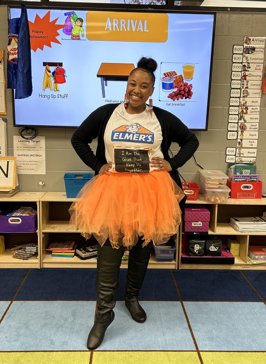 Sharing this year’s Halloween costume one more time before I prepare to deck the halls! 👀😁