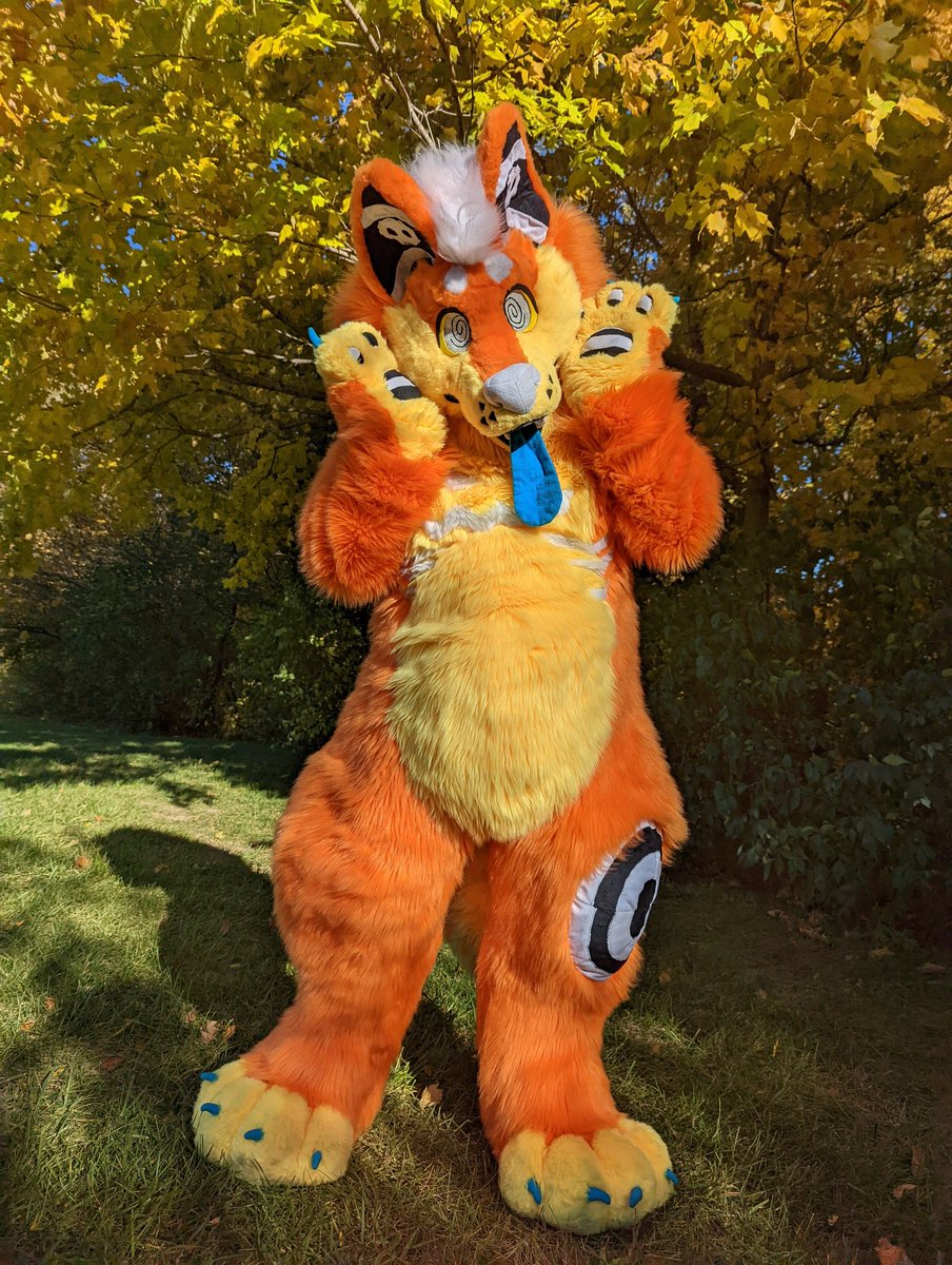 plushgut's tweet photo. happy (late) Halloween lol https://t.co/mvxSZCzNtD