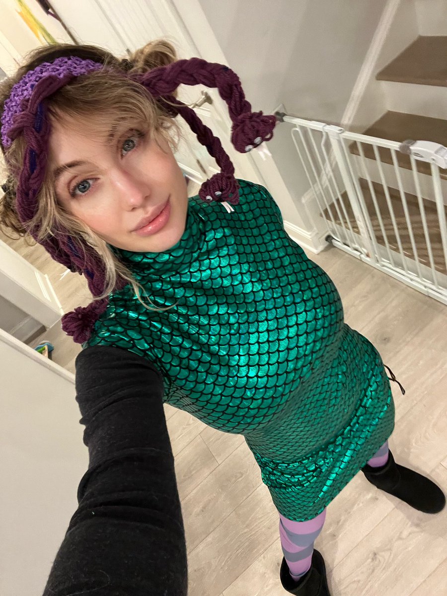 LizKatzOfficial's tweet photo. I was so tired from moving but I wanted to make sure I stayed with the family Halloween theme! #MONSTERSINC https://t.co/31TrNi4hQn