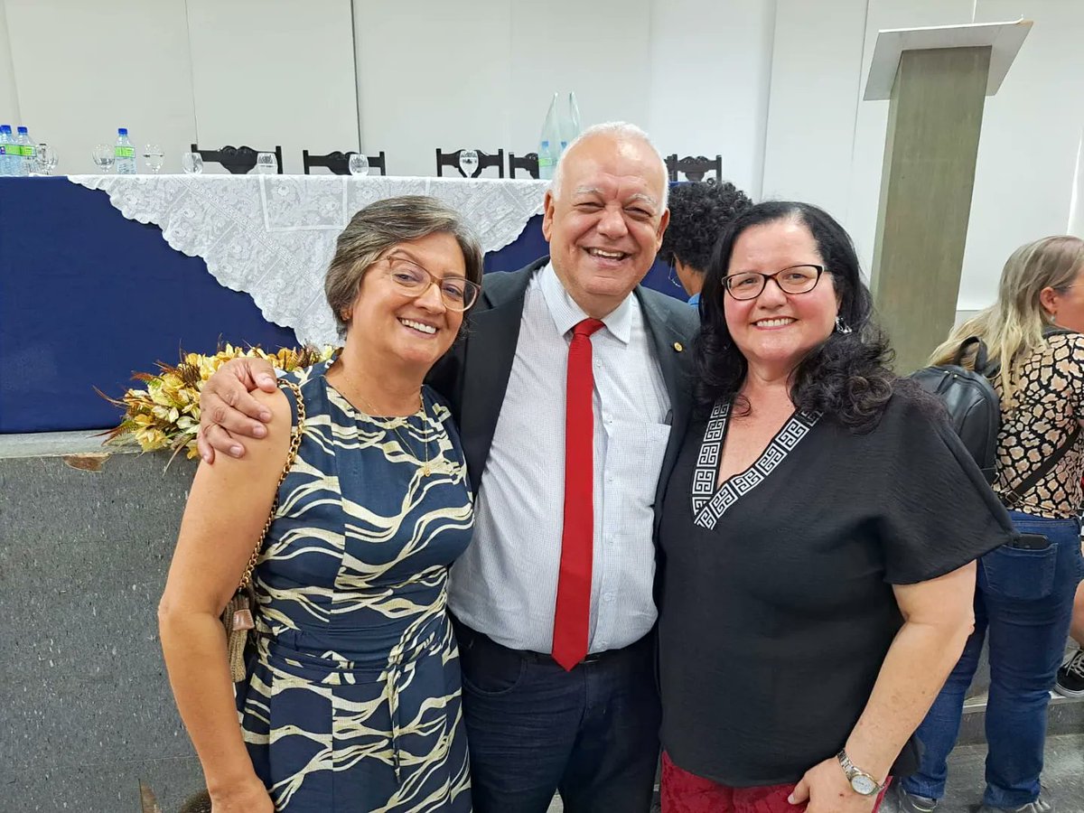 Profpedrofalcao's tweet photo. Que alegria ter participado da posse de Ana Célia e Juliana Rebouças, diretora e vice-diretora eleitas do Instituto de Ciências Biológicas da UPE.

Tenho confiança na nova gestão e também gostaria de parabenizar Rita Moura pelo trabalho desempenhado a frente do ICB. https://t.co/xu06P3mIKu