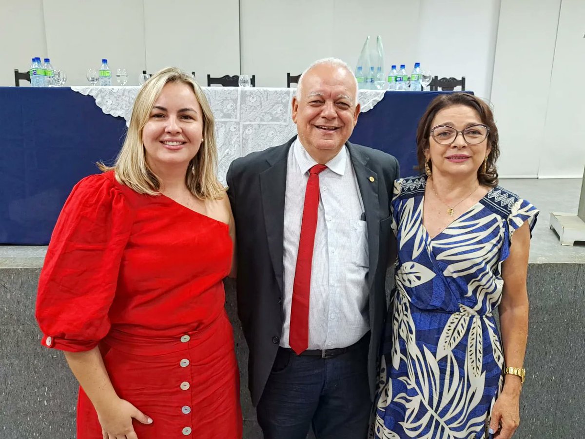 Profpedrofalcao's tweet photo. Que alegria ter participado da posse de Ana Célia e Juliana Rebouças, diretora e vice-diretora eleitas do Instituto de Ciências Biológicas da UPE.

Tenho confiança na nova gestão e também gostaria de parabenizar Rita Moura pelo trabalho desempenhado a frente do ICB. https://t.co/xu06P3mIKu