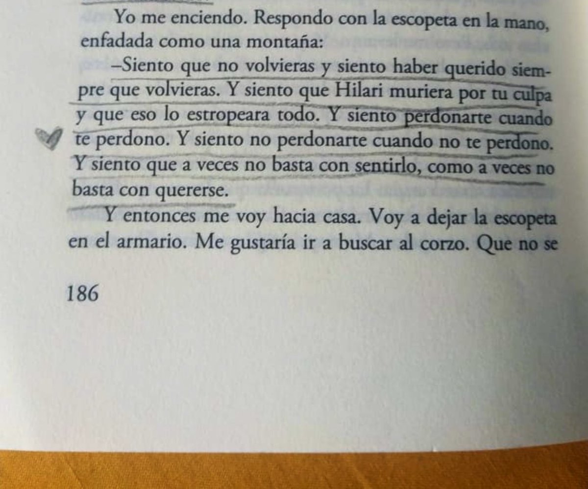 Cementedelibros's tweet photo. “Siento que no volvieras y siento haber querido siempre que volvieras. Y siento qué Hilarí muriera por tu culpa y que eso lo estropeara todo. Y siento perdonarte cuando te perdono. Y siento no…”
Libro: Canto yo y la montaña baila
Autor: Irene Solà Sàez
#cementeriodelibros https://t.co/mYhWl6Iczc