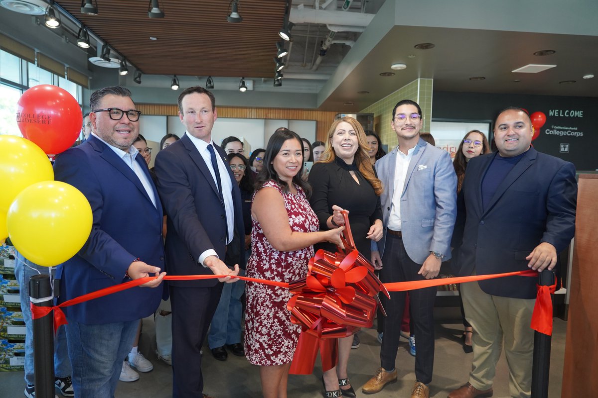 Kickin’ off the #CaliforniansForAll College Corps in @CityofIndio at @CollegeofDesert with @JoshFryday, @AsmEGarciaAD56, CV Commissioner @JesseMelgar, & @FINDFoodBank!🎉 With this new investment, we are helping local students graduate college on time & with less debt!👏🏽