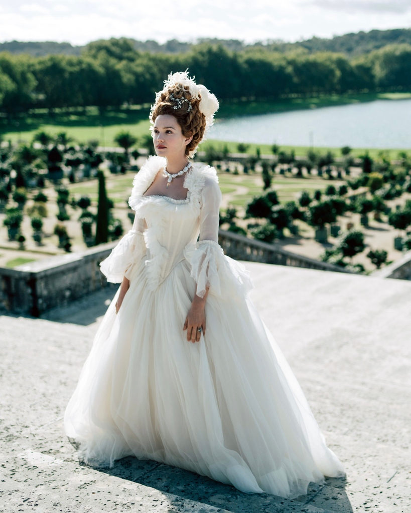 Dior (@Dior) on Twitter photo 2022-11-01 21:01:22 Explore this Dior gown, with ruffled accents and a layered tulle skirt, created for the new series #MarieAntoinette. To see the exceptional look, watch the show now streaming only on @CanalPlus. © Caroline Dubois - Capa Drama / Banijay Studios France / Les Gens / Canal+ Explore this Dior gown, with ruffled accents and a layered tulle skirt, created for the new series #MarieAntoinette. To see the exceptional look, watch the show now streaming only on @CanalPlus. © Caroline Dubois - Capa Drama / Banijay Studios France / Les Gens / Canal+