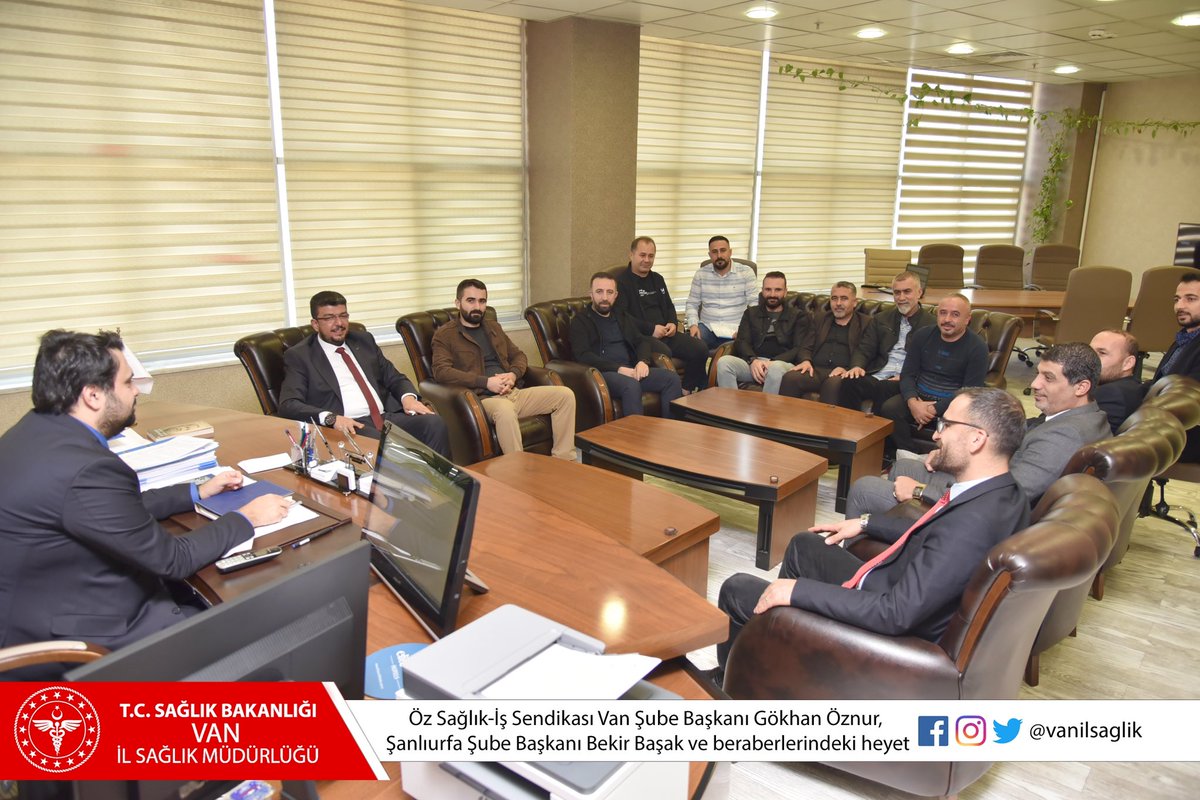 Öz Sağlık-İş Sendikası Van Şube Başkanı Gökhan Öznur, Şanlıurfa Şube Başkanı Bekir Başak ve beraberlerindeki heyet Van İl Sağlık Müdürümüz Op. Dr. Muhammed Tosun’u ziyaret etti. Sahadaki sorunların çözümüne ilişkin istişarelerde bulundu.