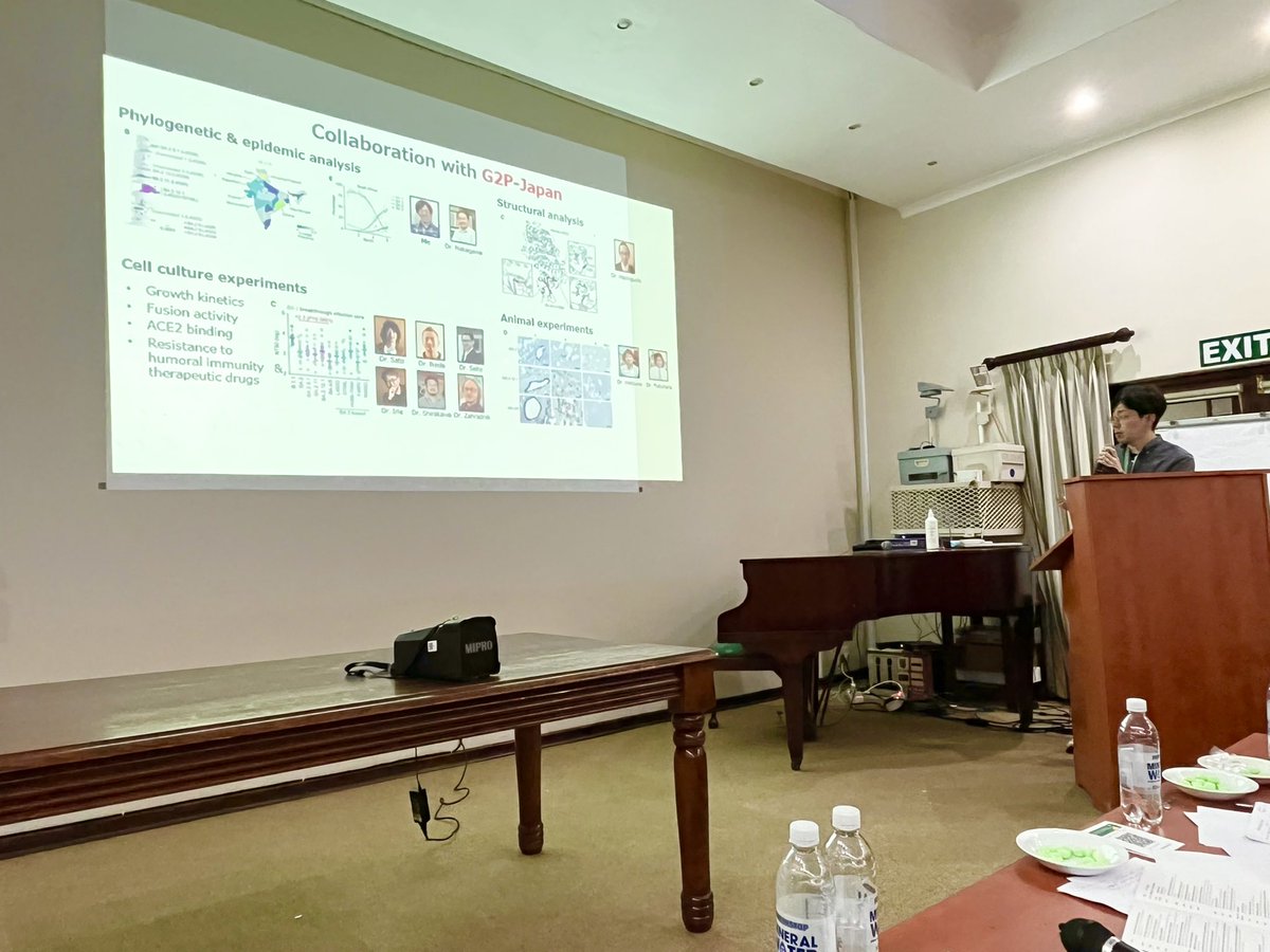 SystemsVirology's tweet photo. What a fantastic session in #SACovidWorkshop22 in South Africa🇿🇦 that let me feel I am in #cshretro! Discuss about SARS-CoV-2 as like HIV/retroviruses.

Anyways, what a great job Jumpei @jampei2! Nice talk and sing🎤
Just amazing and proud of him. https://t.co/fF2YtEXuJd