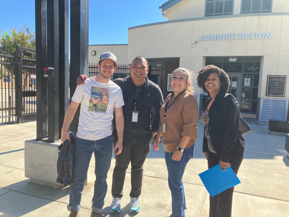 CDENutrition's tweet photo. Thank you @NatomasUSD for inviting CDE staff to your BBQ and squash tasting! We applaud your creativity, leadership, and willingness to continuously share your tips and strategies. #NSLW2022 #F2SchoolMonth https://t.co/H3C1wk8FkS