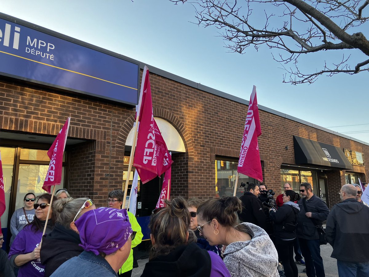 Standing up for Education workers in Ontario.