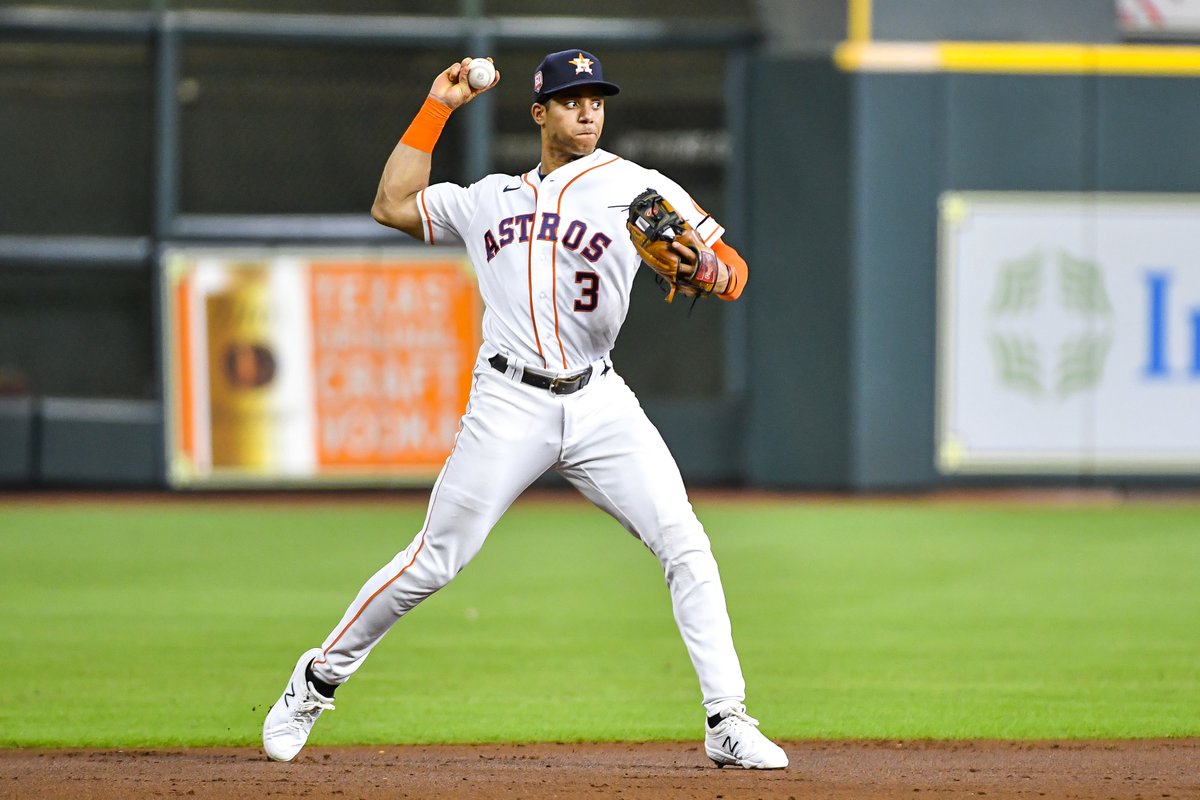 BRWalkoff's tweet image. Jeremy Peña is the 1st rookie shortstop EVER to win a Gold Glove ⭐️