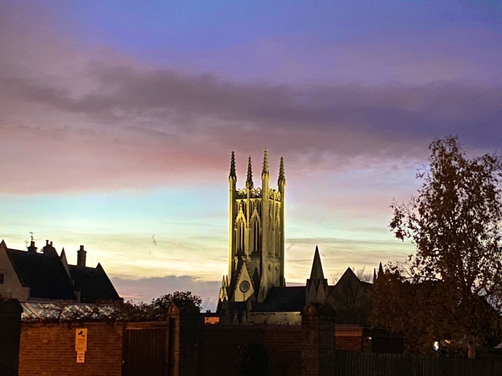 Loubelle73's tweet photo. Christchurch, Cheltenham, Gloucestershire- looking majestic in the evening light.
#churches #cheltenham #gloucestershire #sunsetphotography #magestic #AutumnVibes #uk #cotswolds #photography https://t.co/LSlRgBmpzC
