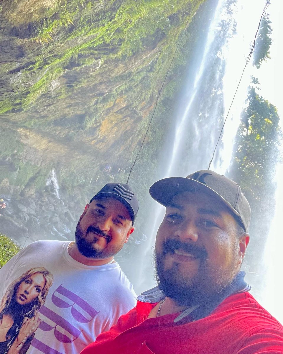SocioRockstar's tweet photo. Desde las locaciones de la película de Avatar 2 ⛰️🧔🏻♂️🌊 Fotografías - @imrulink #MisolHa #Chiapas #Beardman #CubBear #Bear #ChubBaldAndAwesome #BearsOnInstagram #InstaBear #ImNotAbearNotYetAwoman #Gordito #Oso #DadBod https://t.co/d51eb1PsUk