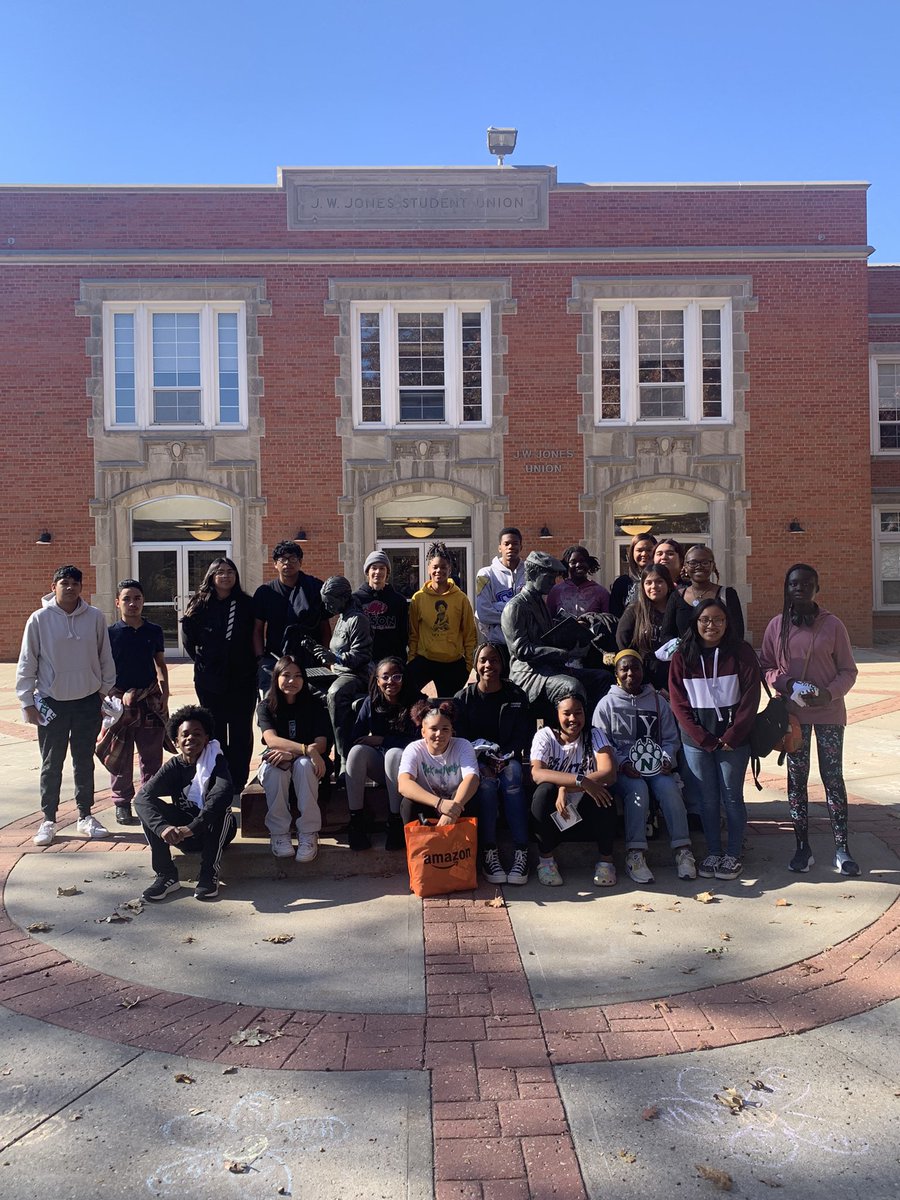NW_jeremy's tweet photo. Thanks to Creighton Upward Bound for spending time with us today! #laptoptextbook #icecreamsthebest #instaterates https://t.co/m1i6XfuIRb