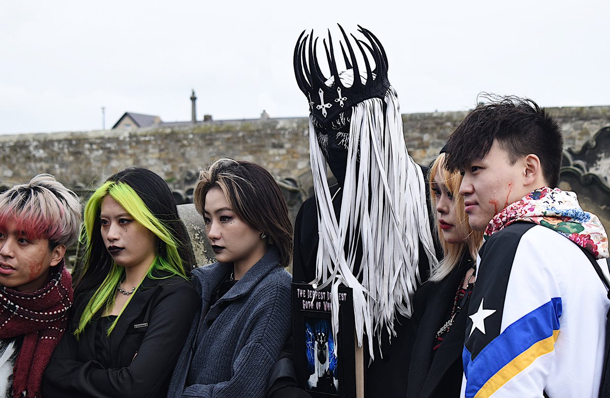 MarkHunterArts's tweet photo. Whitby Goth Weekend, Thousands of Goths, everywhere great event. #whitbygothweekend https://t.co/XGZIlJkAJh