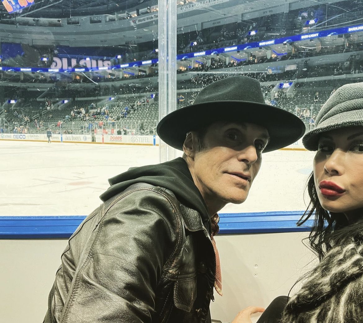 For Halloween, Perry and I dressed up as hockey fans 🏒🤣 👻 #tourlife #dayoff #halloween Voice over screams on video (4/5) provided by the girls in photo 5/5 🙀🙀🙀🤣🏒 #ouch 📸1/5: Captain Raoul