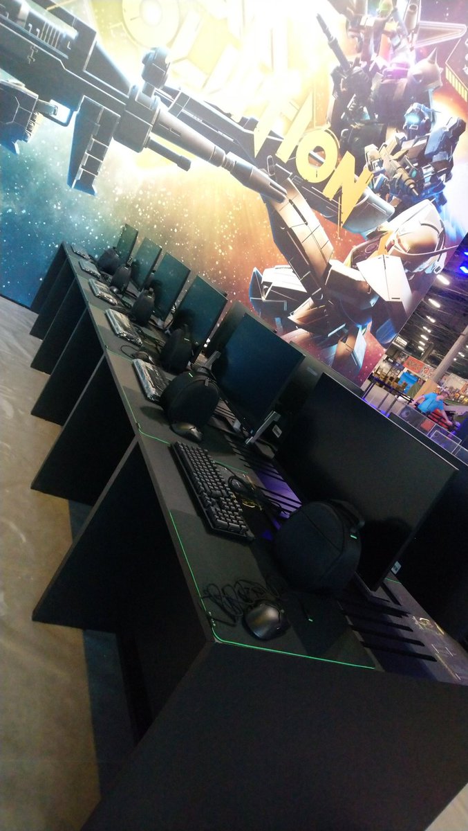 FuryVS_'s tweet photo. #PGWRESTART Après 5 jours d'installation aux côtés de @reseaulocal pour 4 de nos staff, c'est le lancement de la soirée press  🍾😙 

Bon évents à tous !!!

#FuryLan @PlayStationFR @XboxFR @capcom_france @BandaiNamcoFR @PLAION_FR https://t.co/7MlIXyVFN2