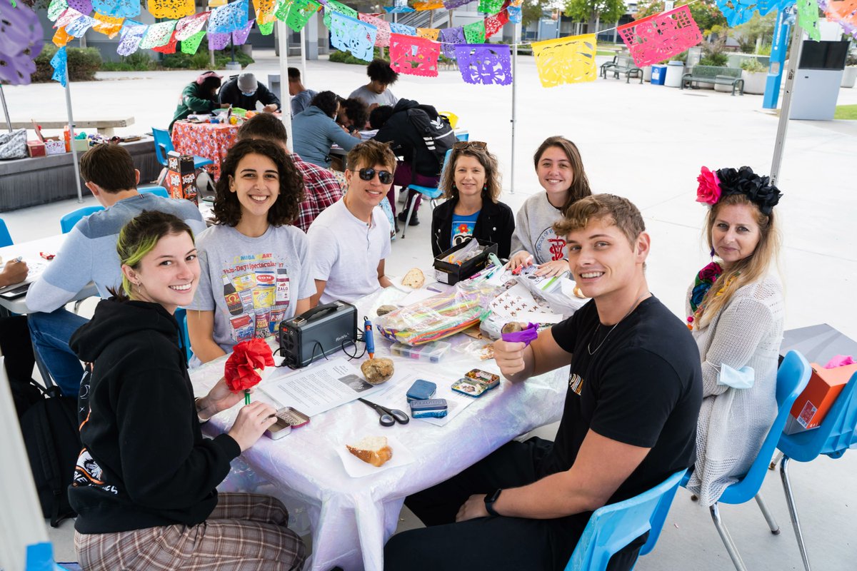 Feliz dia del Muerto!💀  Happy day of the Dead! 💀

Thank you to all the students that joined us for activities today celebrating the day of the dead!