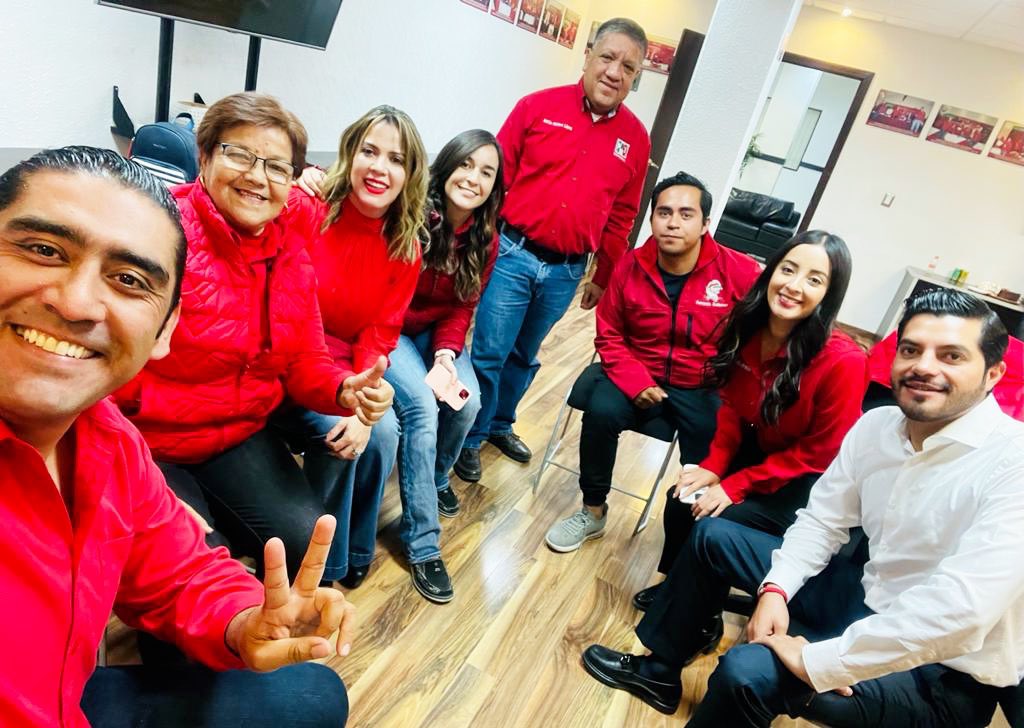 RebecaAinslie's tweet photo. El dia de ayer nos registramos para participar en el proceso interno para elegir al consejo Político Nacional como planilla roja https://t.co/57szhymUnk