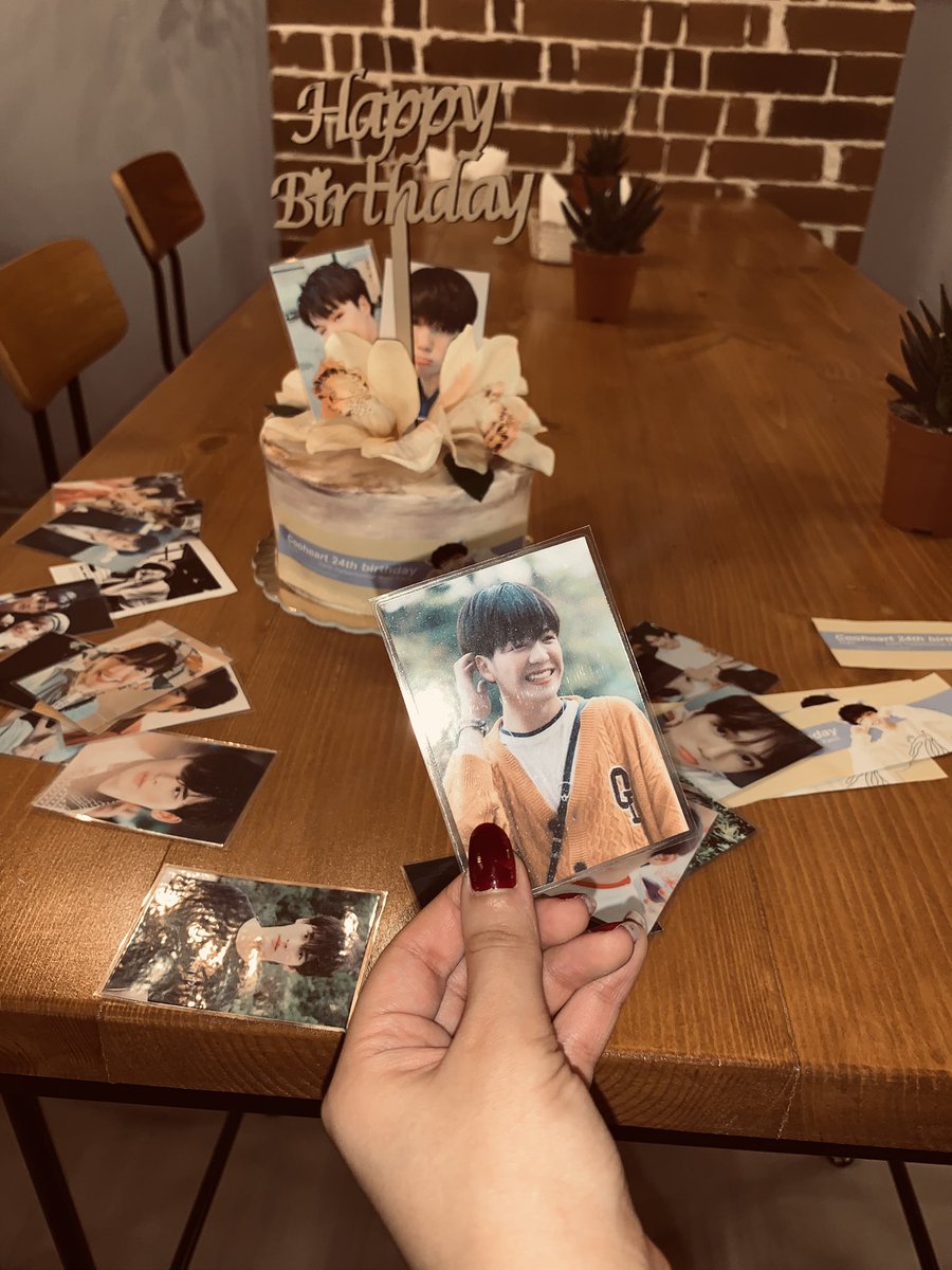 ArabKaoEarth's tweet photo. 31.10.2020 || It's been two years since the Arab project for Earth's birthday 🥺😭💛💛💛

@cooheartt
#COOHEART26thBDay #EarthKatsamonnat #Cooheart https://t.co/YNl4jgZ4Ez