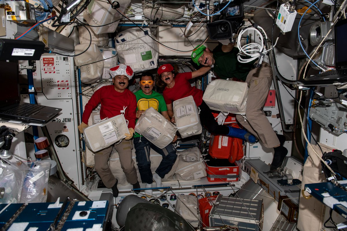 After a long day of work yesterday, #Exp68 astronauts still had time for Halloween costumes and trick-or-treating in microgravity!