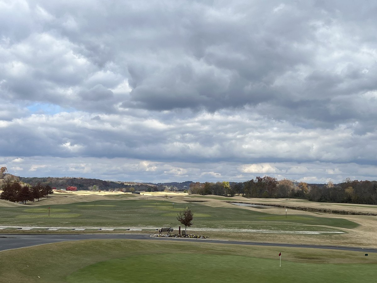 Wswick's tweet photo. Beautiful day @SeviervilleGolf  The fairways and practice range are shining after applications of #extremegreen #ambientplus @SimplotTurf https://t.co/2V1t8LJUMi