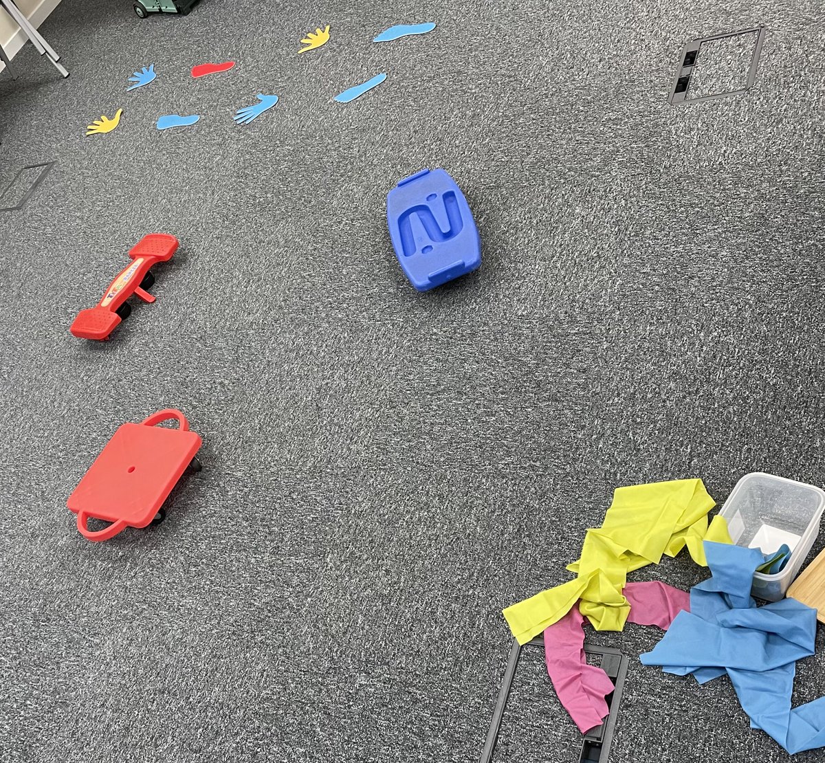MrsHLombard's tweet photo. I had a super day yesterday working with @HudHorizonSCITT to discuss early writing. We started with physicality of writing and fine and gross motor skills. #earlywriting #closingthewritinggap #abcdoes #funkyfingers https://t.co/2vzfCLNUYk